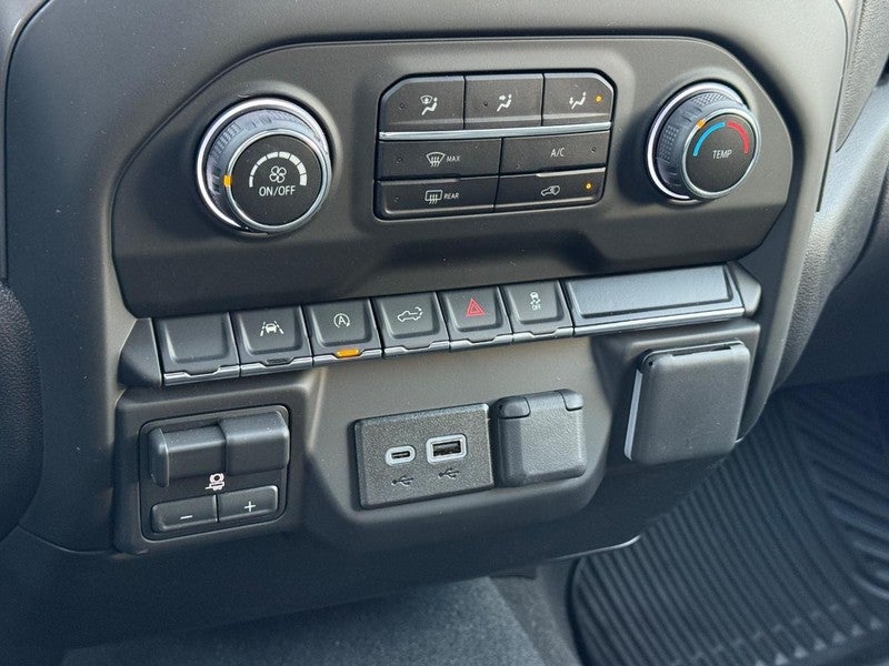 2026 Chevrolet Silverado 1500 4WD Crew Cab 147" Custom