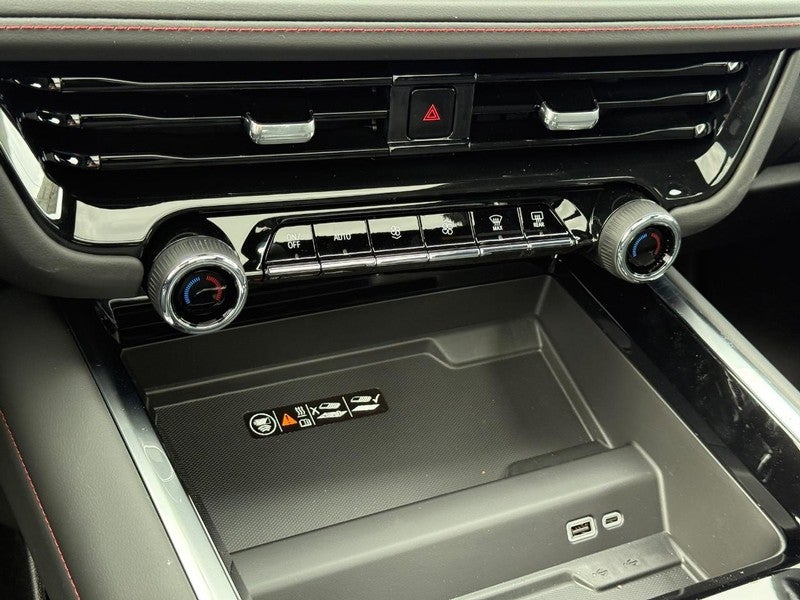 2026 Chevrolet Suburban 4WD 4dr RST