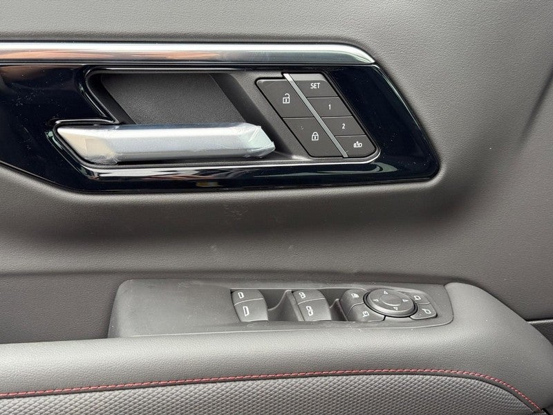 2026 Chevrolet Suburban 4WD 4dr RST