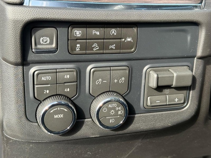 2026 Chevrolet Suburban 4WD 4dr Premier