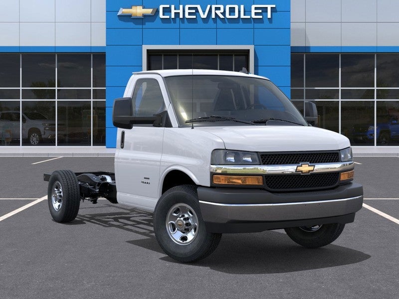 2025 Chevrolet Express Commercial Cutaway 3500 Van 139"