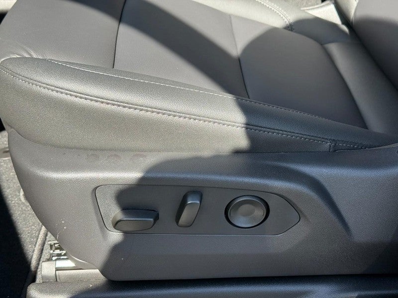 2026 Chevrolet Suburban 4WD 4dr LT