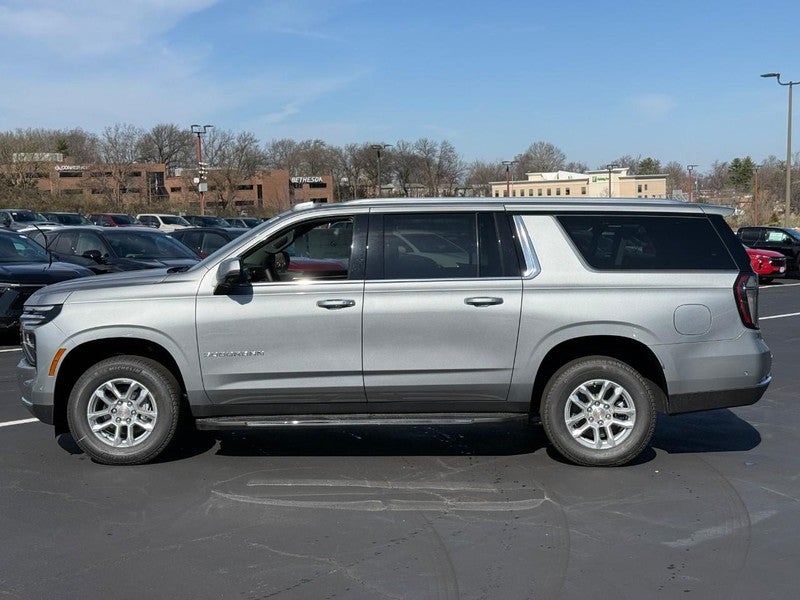 2026 Chevrolet Suburban 4WD 4dr LT