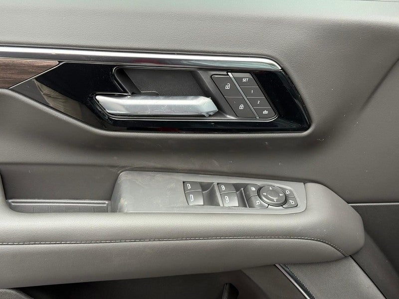 2026 Chevrolet Suburban 4WD 4dr LT