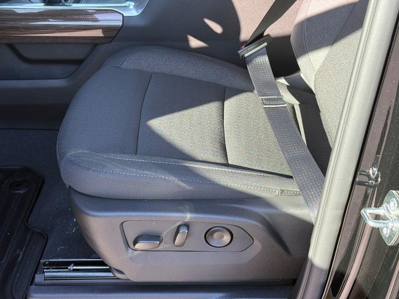 2026 Chevrolet Silverado 1500 4WD Crew Cab 147" RST